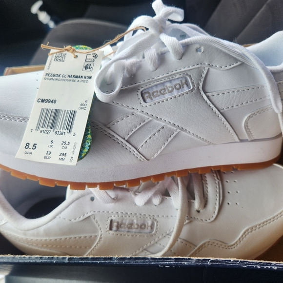 Reebok Shoes - Women's reebok classics